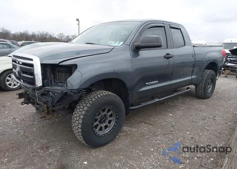 2010 Toyota Tundra Grade 4.6L V8 z USA, uszkodzony, nr VIN 5TFUM5F16AX010351